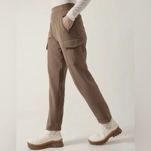 Athleta Woman’s  Endless Cargo Pants NWOT 10